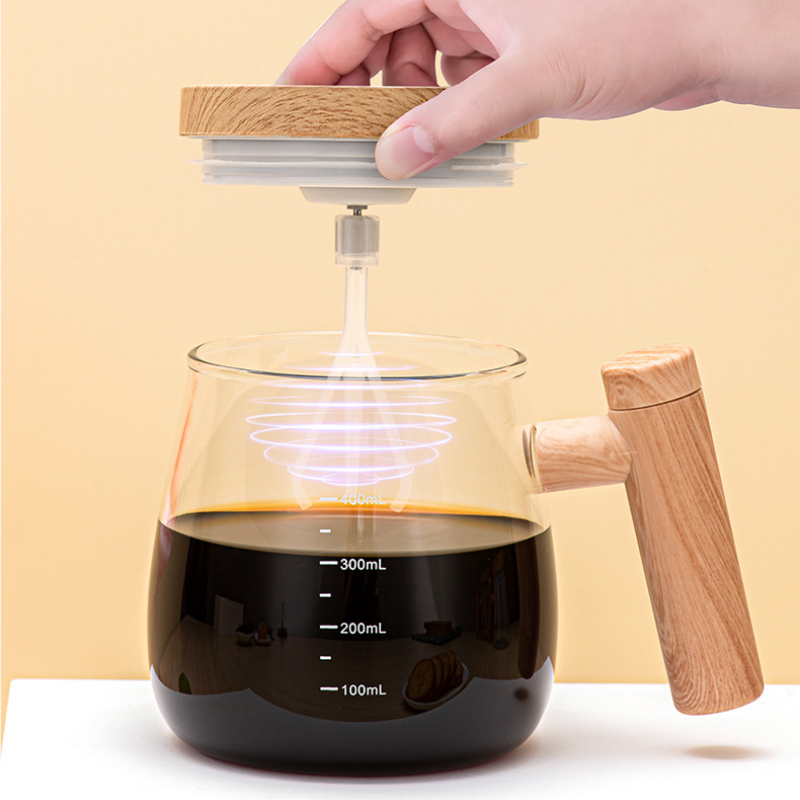 MixMate – De Zelfroerende Beker voor Perfecte Dranken!
