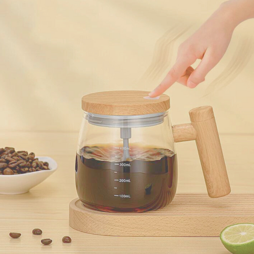 MixMate – De Zelfroerende Beker voor Perfecte Dranken!